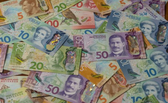New Zealand Series 7 Banknotes splash Image